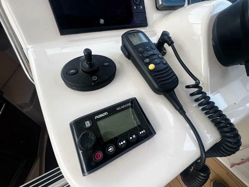 Slide: The Image of Boston Whaler 315 Conquest 2018 - 5231448