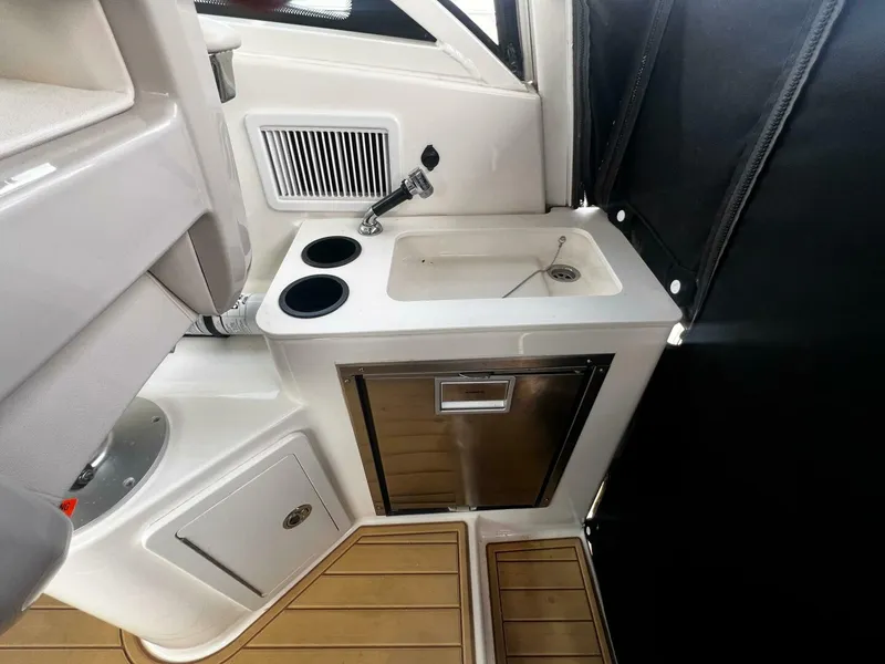 Slide: The Image of Boston Whaler 315 Conquest 2018 - 5231449