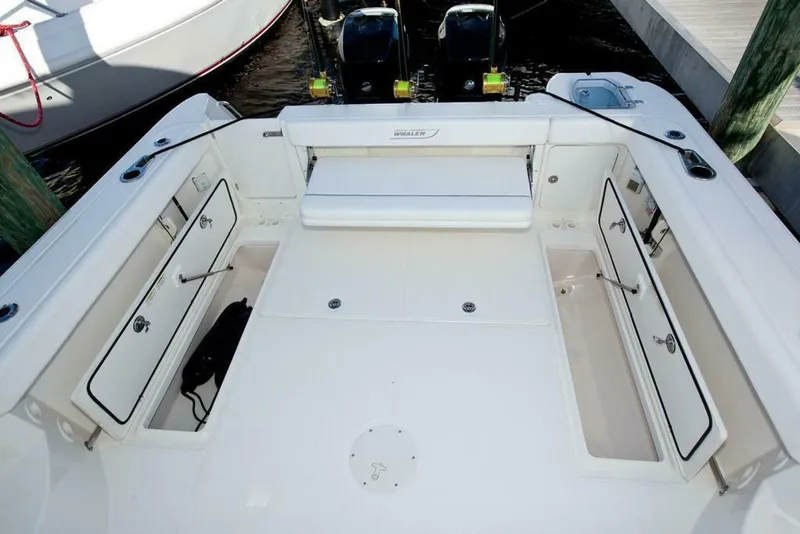 Slide: The Image of Boston Whaler 315 Conquest 2018 - 5231474