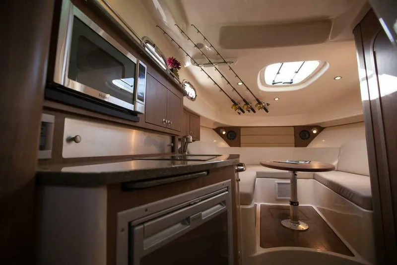 Slide: The Image of Boston Whaler 315 Conquest 2018 - 5231476