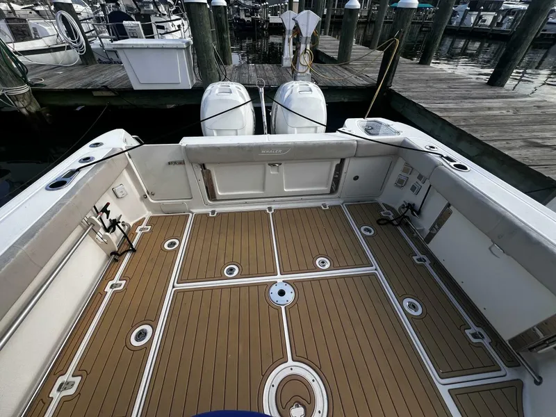 Slide: The Image of Boston Whaler 315 Conquest 2018 - 5231400