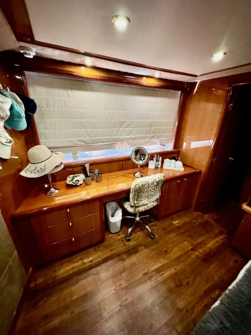 Slide: The Image of 2005 Sunseeker 75 Flybridge- LAUREL- Master Stateroom - 5235747