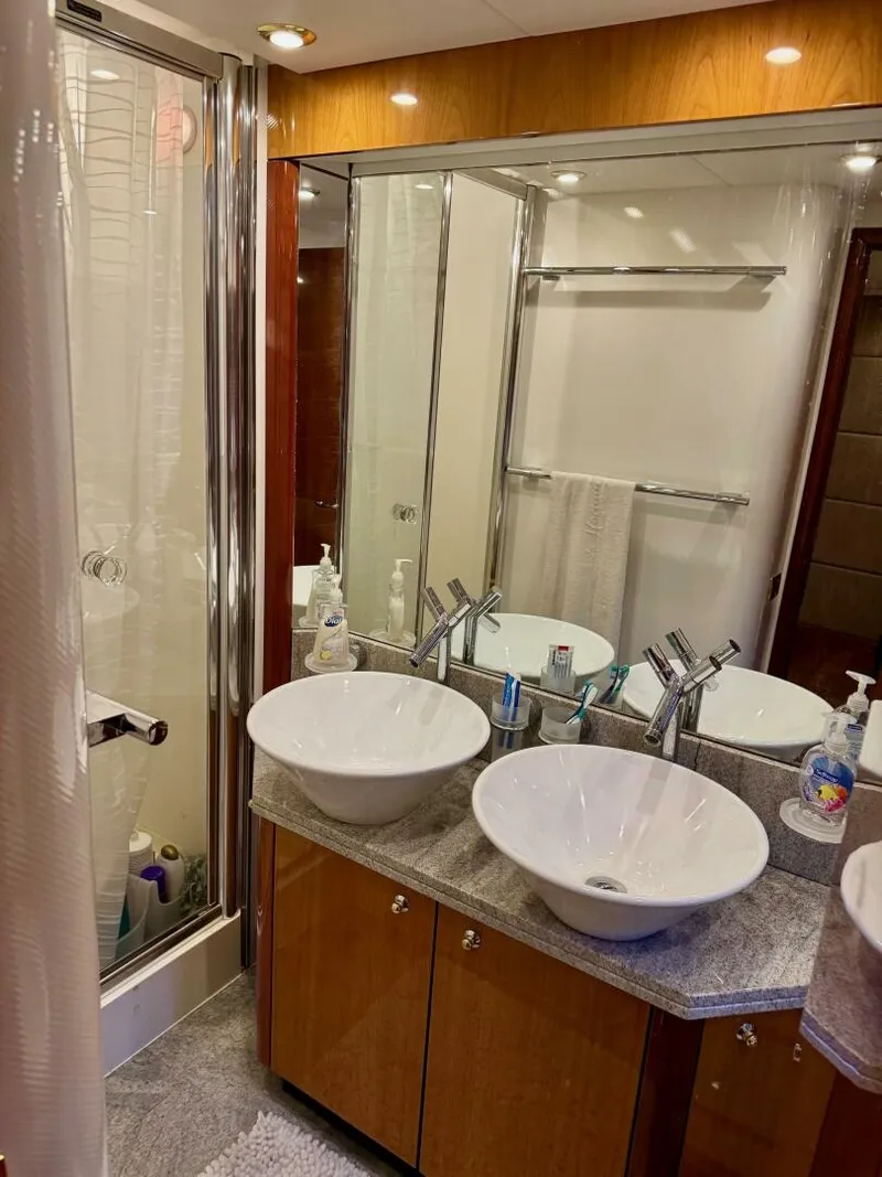 Slide: The Image of 2005 Sunseeker 75 Flybridge- LAUREL- Master Stateroom Head - 5235748