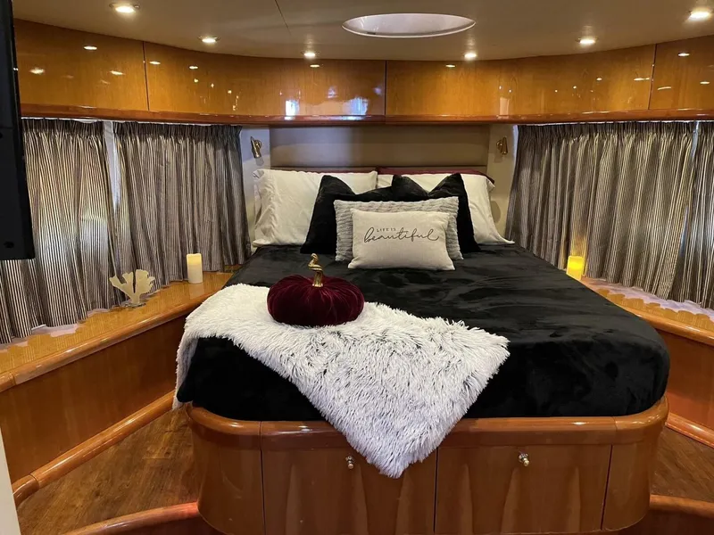 Slide: The Image of 2005 Sunseeker 75 Flybridge- LAUREL- VIP Stateroom - 5231680