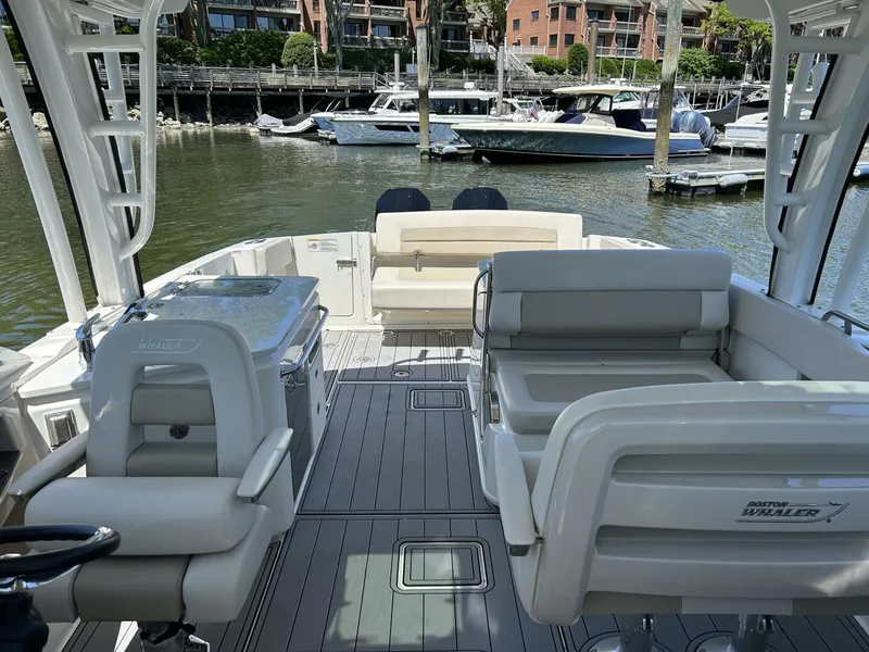 Slide: The Image of Boston Whaler 320 Vantage 2021 - 5323132