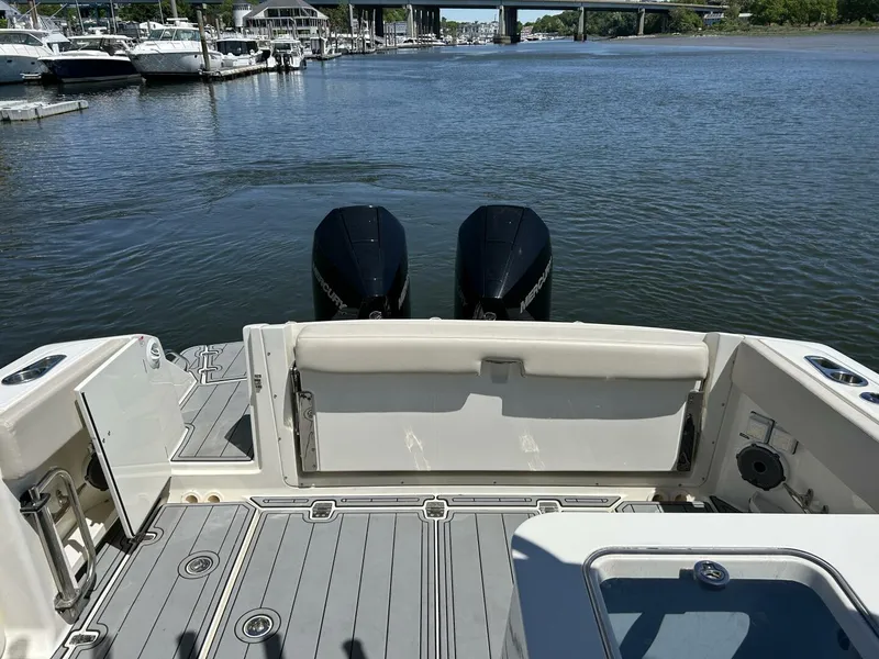 Slide: The Image of Boston Whaler 320 Vantage 2021 - 5323116