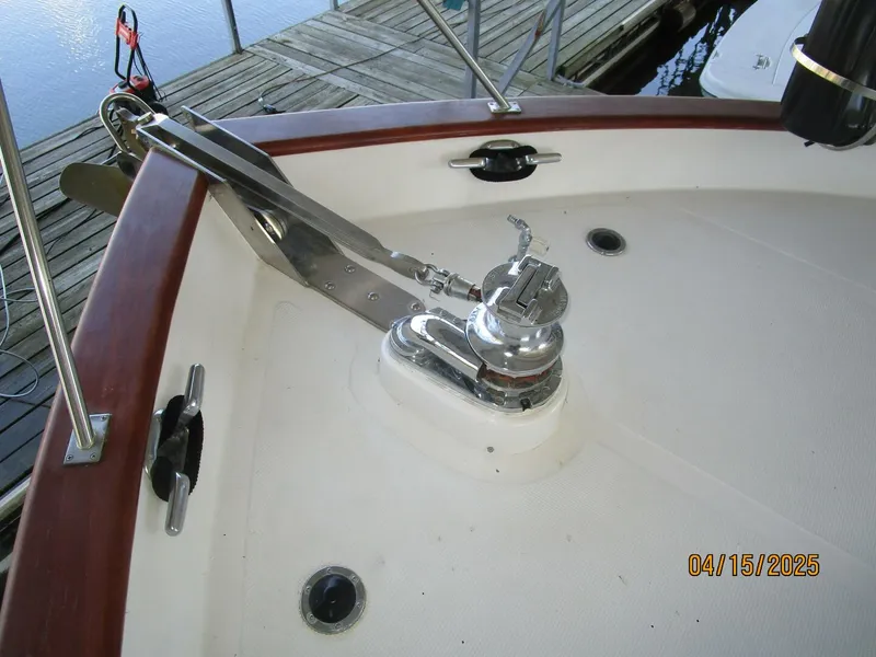 Slide: The Image of 48' Ocean Alexander anchor windlass - 5232820