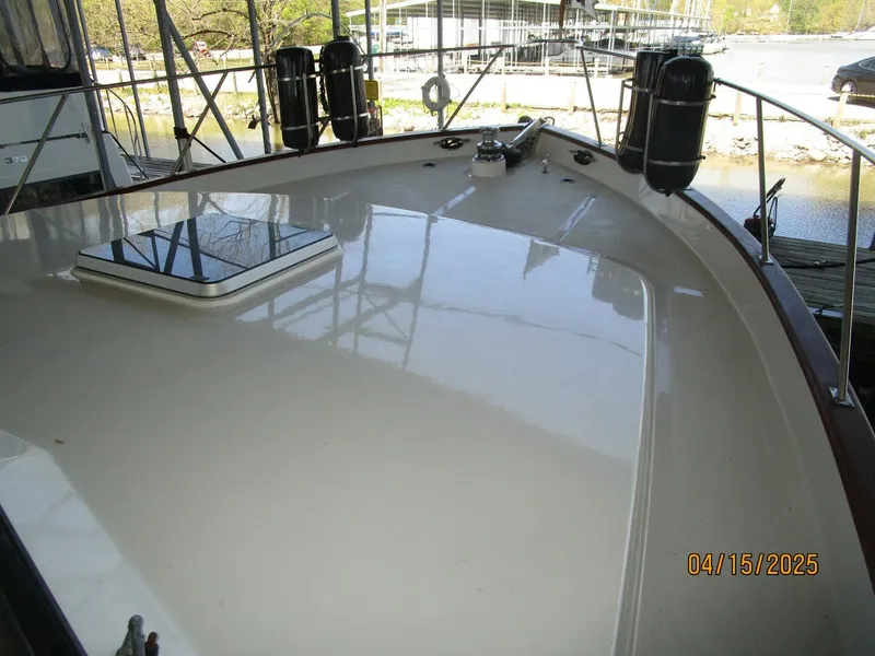 Slide: The Image of 48' Ocean Alexander foredeck2 - 5232865