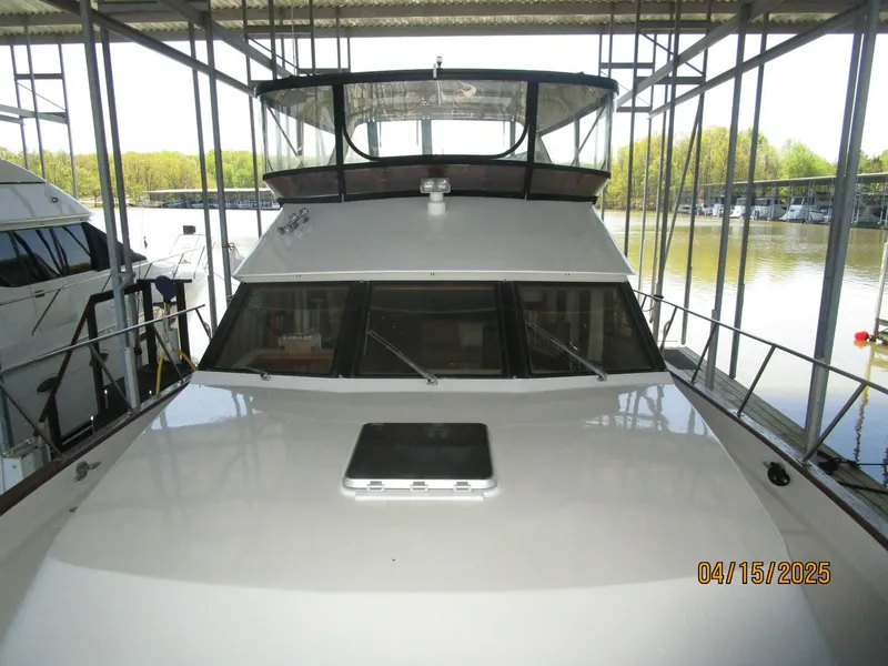 Slide: The Image of 48' Ocean Alexander foredeck aft - 5232862