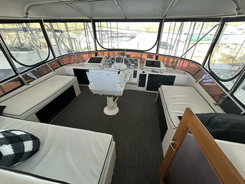 Slide: The Image of 48' Ocean Alexander flybridge forward - 5232830