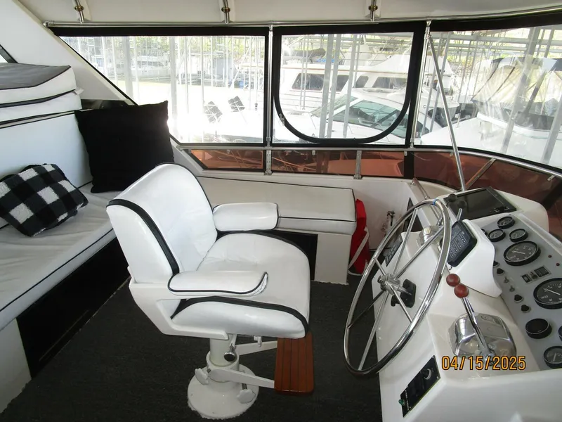 Slide: The Image of 48' Ocean Alexander flybridge port - 5232860