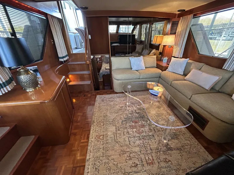 Slide: The Image of 48' Ocean Alexander salon aft - 5232922