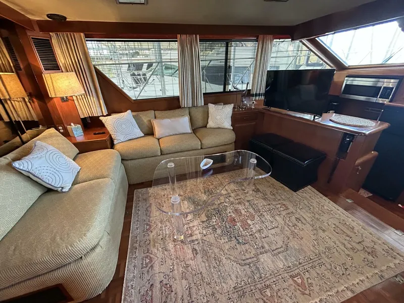 Slide: The Image of 48' Ocean Alexander salon port - 5232925