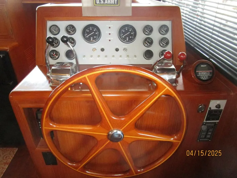 Slide: The Image of 48' Ocean Alexander lower helm2 - 5232905