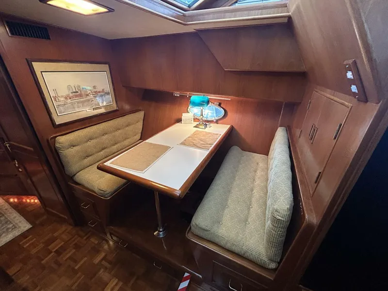 Slide: The Image of 48' Ocean Alexander dinette2 - 5232824