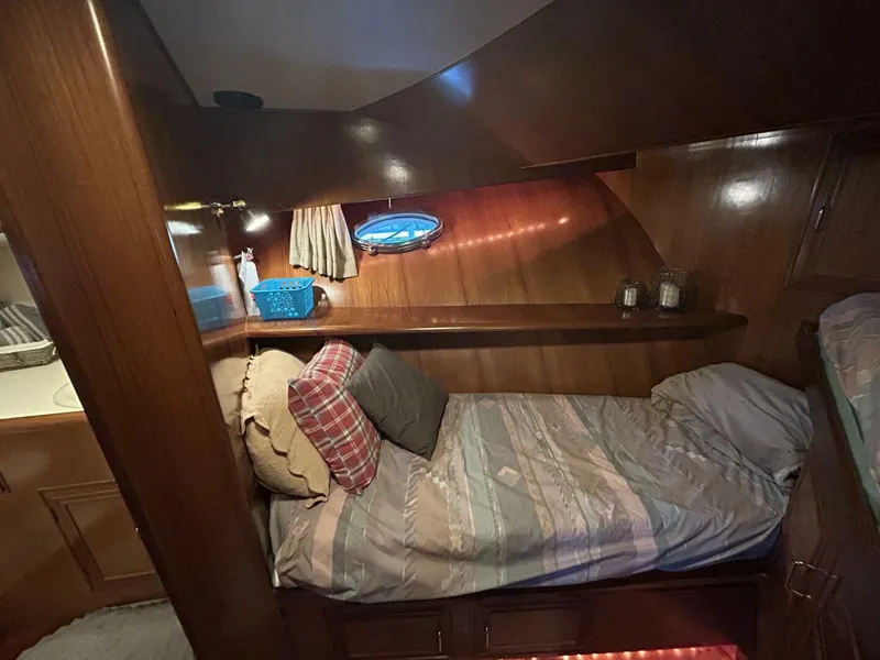 Slide: The Image of 48' Ocean Alexander guest stateroom port - 5232901