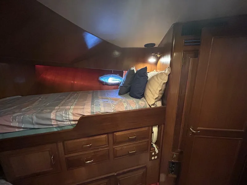 Slide: The Image of 48' Ocean Alexander guest stateroom starboard - 5232903