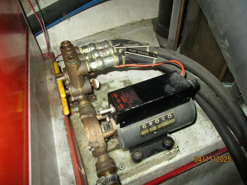 Slide: The Image of 48' Ocean Alexander oil change system - 5232913