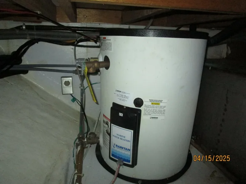 Slide: The Image of 48' Ocean Alexander water heater - 5232949