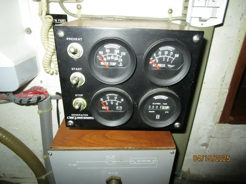 Slide: The Image of 48' Ocean Alexander generator panel - 5232870