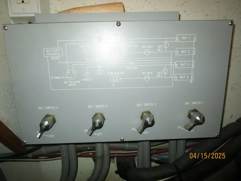Slide: The Image of 48' Ocean Alexander battery switches - 5232822
