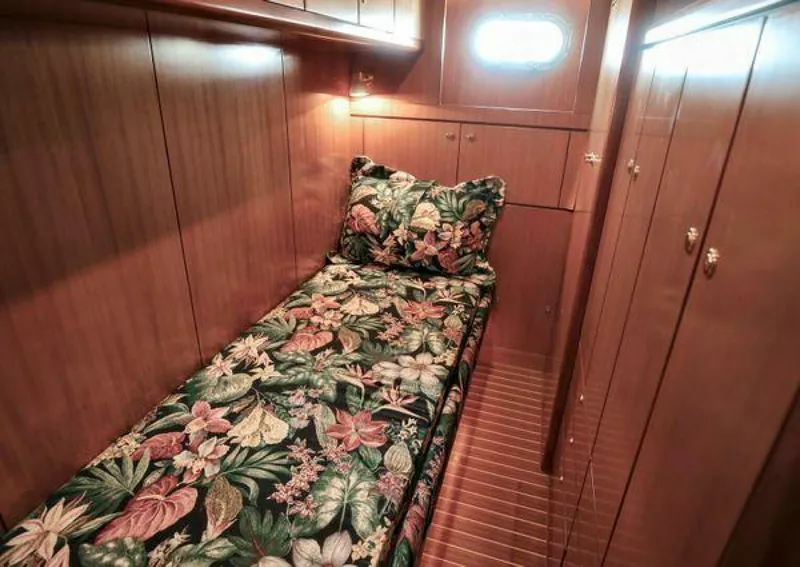 Slide: The Image of Grand Motor Yacht 2004 - 5233134