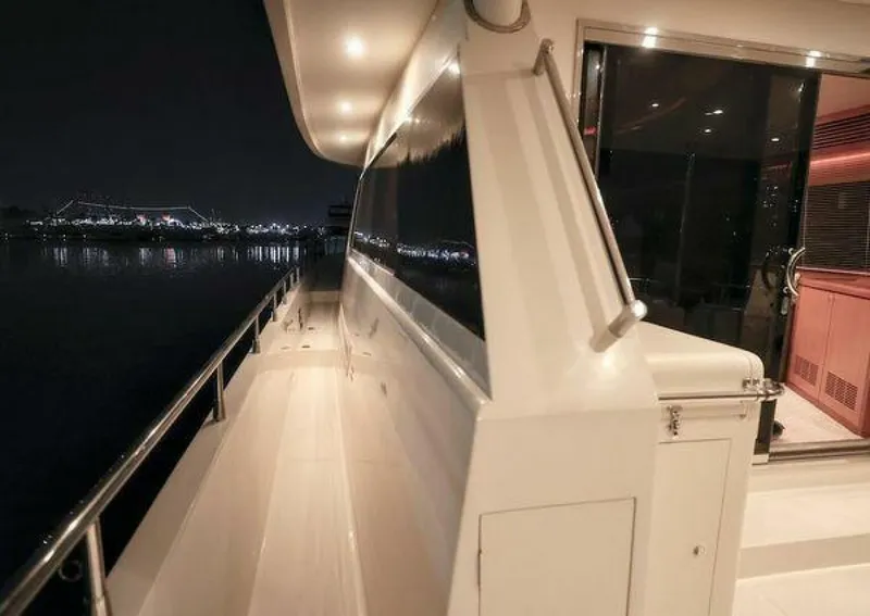 Slide: The Image of Grand Motor Yacht 2004 - 5233148