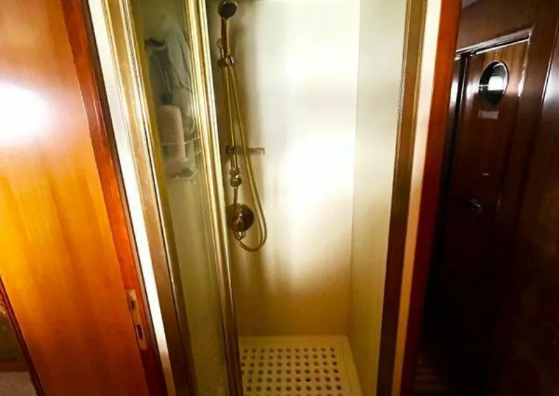 Slide: The Image of Grand Motor Yacht 2004 - 5233155