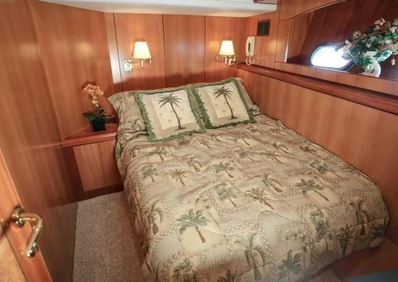 Slide: The Image of Grand Motor Yacht 2004 - 5233168