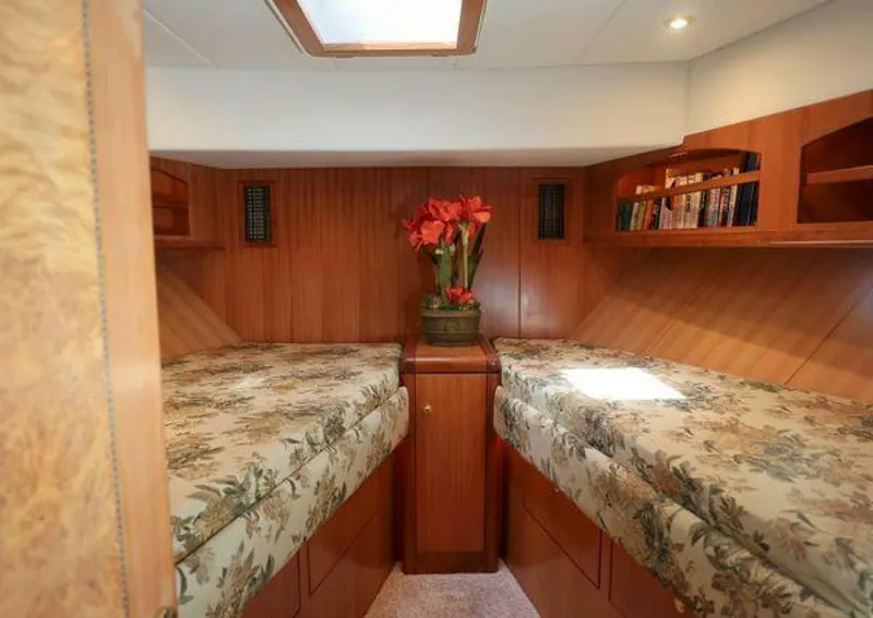 Slide: The Image of Grand Motor Yacht 2004 - 5233170