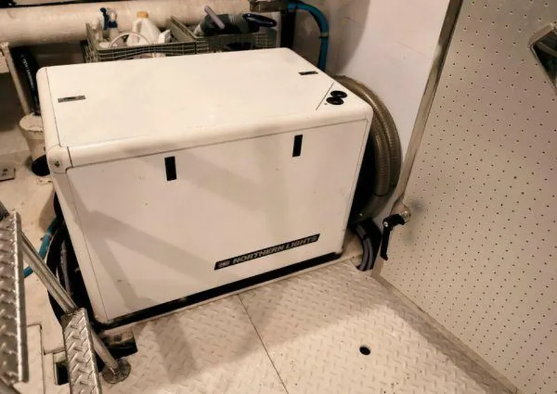 Slide: The Image of Grand Motor Yacht 2004 - 5233172