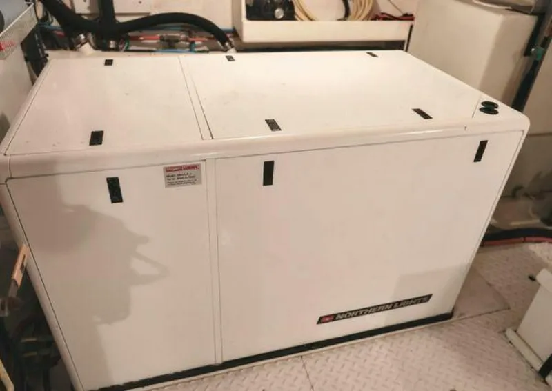 Slide: The Image of Grand Motor Yacht 2004 - 5233173