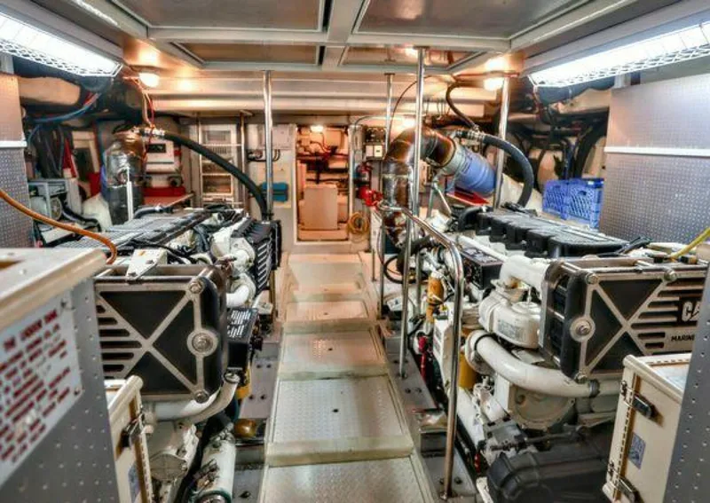 Slide: The Image of Grand Motor Yacht 2004 - 5233174