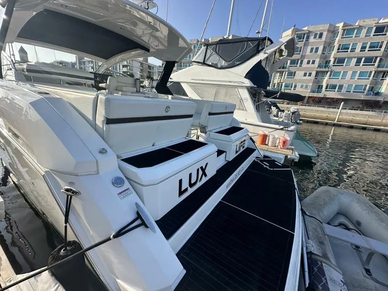 Slide: The Image of Cruisers 390 Express Coupe 2017 - 5367519