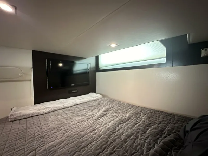 Slide: The Image of Cruisers 390 Express Coupe 2017 - 5367592