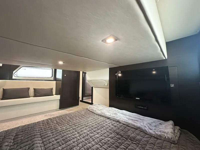 Slide: The Image of Cruisers 390 Express Coupe 2017 - 5367593