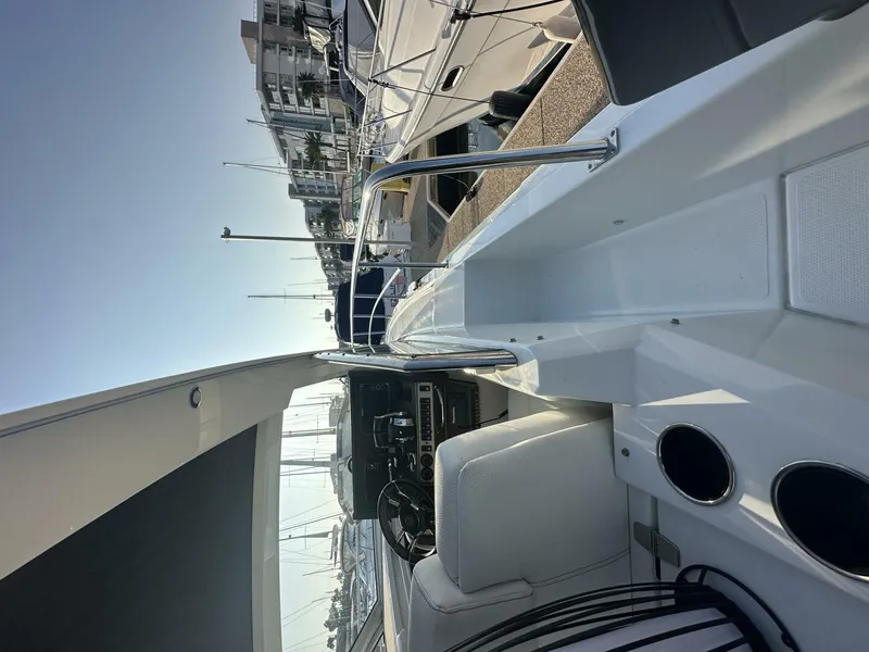 Slide: The Image of Cruisers 390 Express Coupe 2017 - 5367617