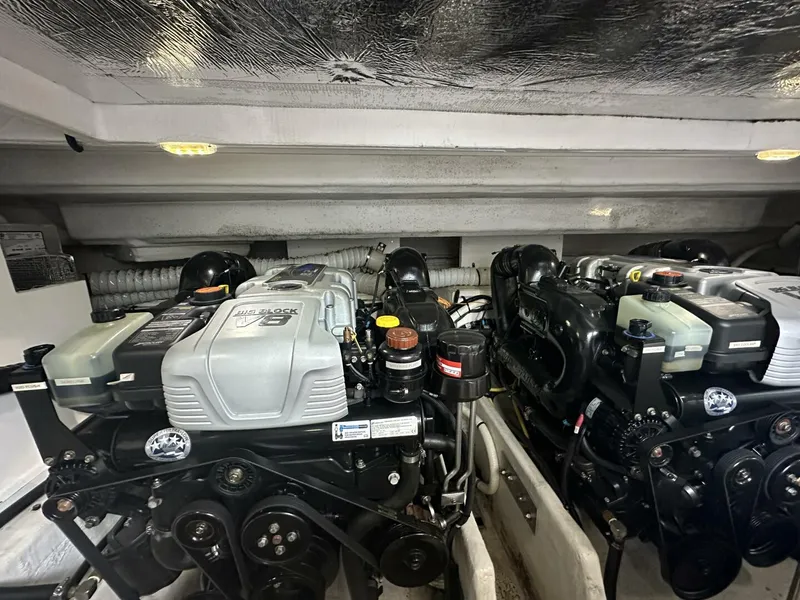 Slide: The Image of Cruisers 390 Express Coupe 2017 - 5367631