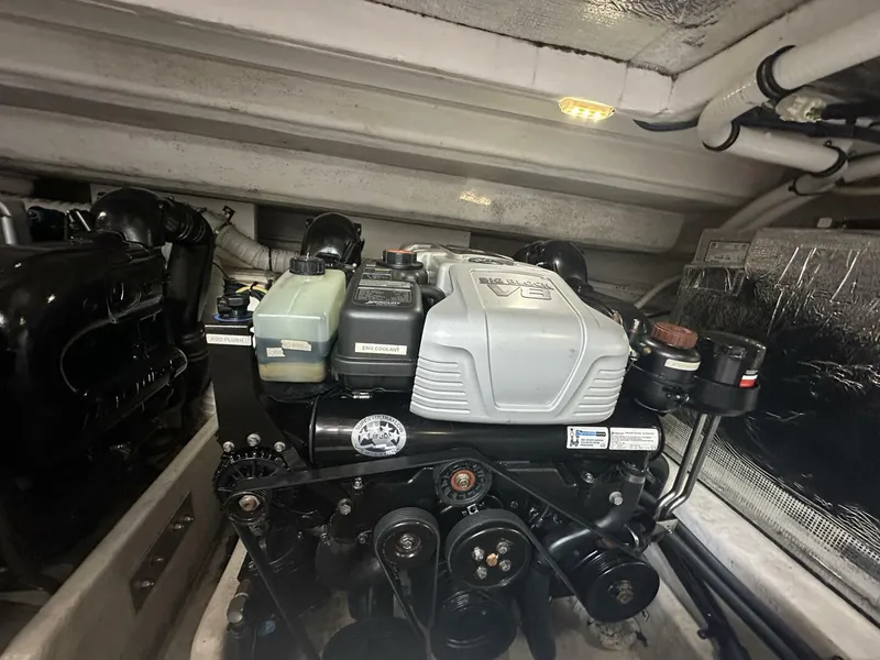 Slide: The Image of Cruisers 390 Express Coupe 2017 - 5367632