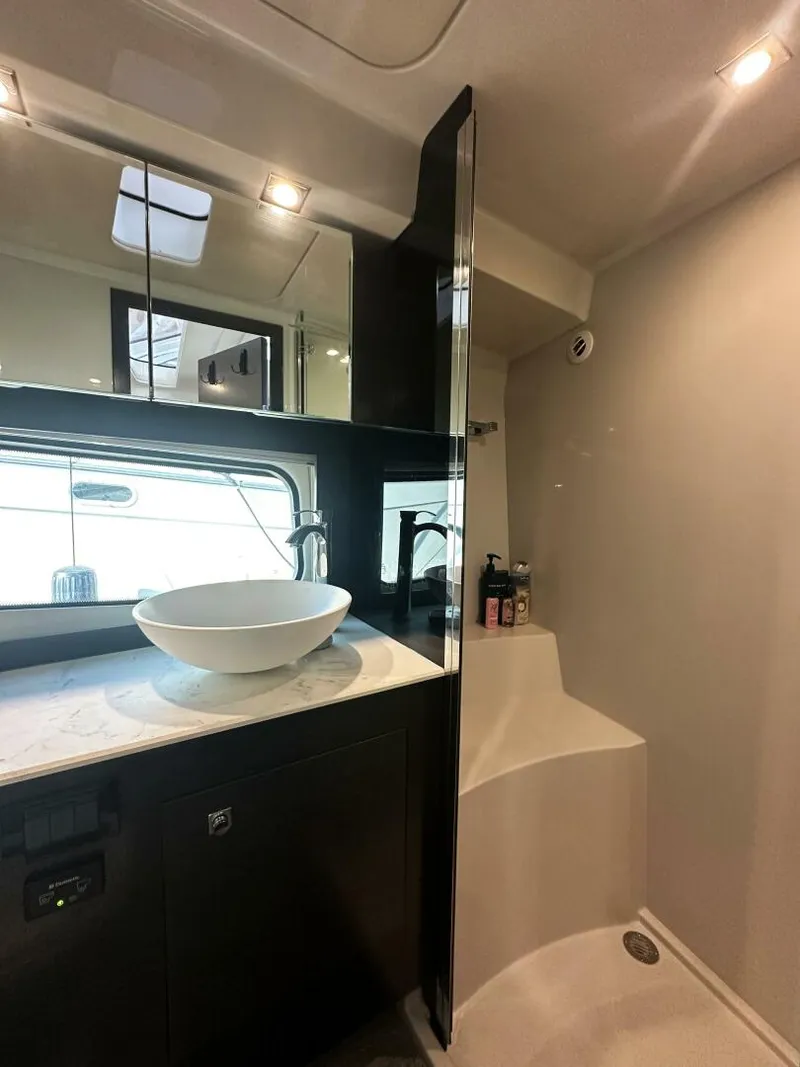 Slide: The Image of Cruisers Yachts 390 Express Coupe 2017 - 5367581