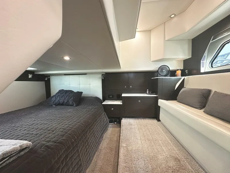 Slide: The Image of Cruisers Yachts 390 Express Coupe 2017 - 5367589