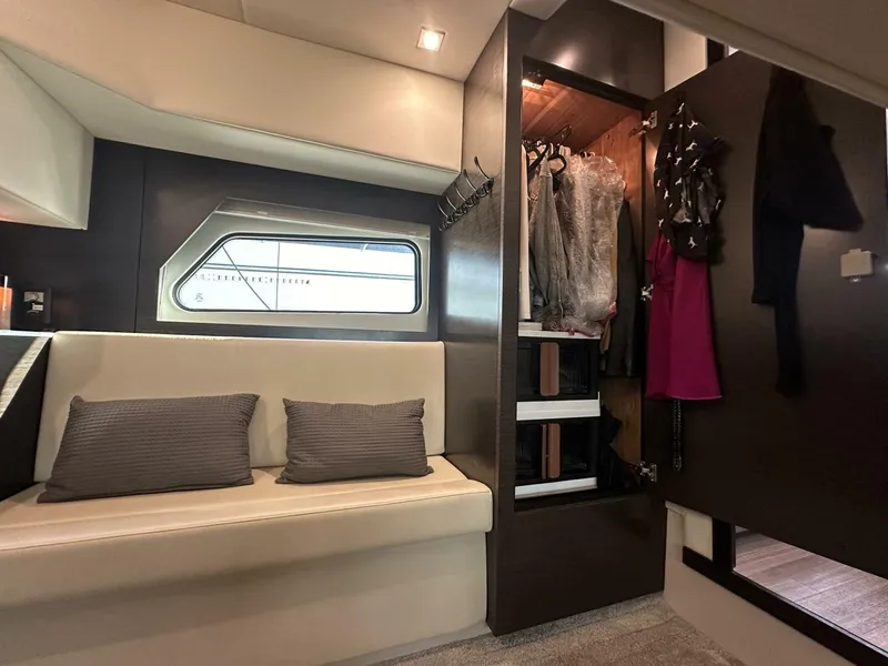 Slide: The Image of Cruisers Yachts 390 Express Coupe 2017 - 5367594