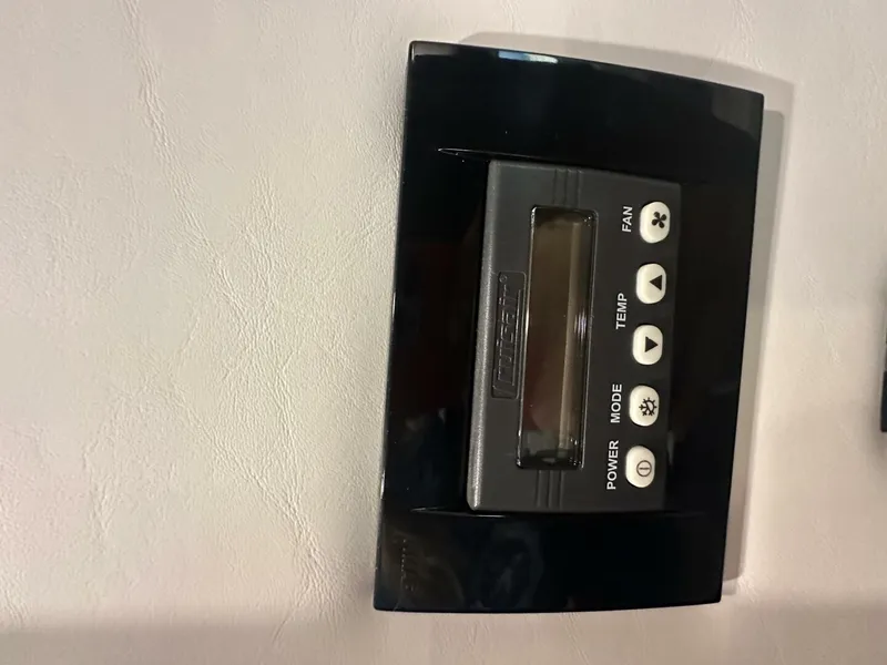 Slide: The Image of Cruisers Yachts 390 Express Coupe 2017 - 5367595