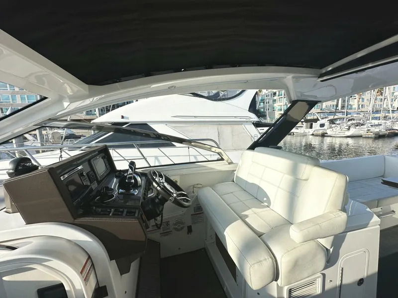 Slide: The Image of Cruisers Yachts 390 Express Coupe 2017 - 5367604