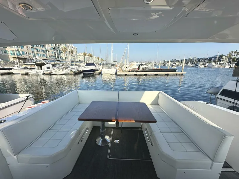 Slide: The Image of Cruisers Yachts 390 Express Coupe 2017 - 5367614