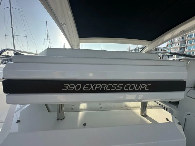 Slide: The Image of Cruisers Yachts 390 Express Coupe 2017 - 5367619