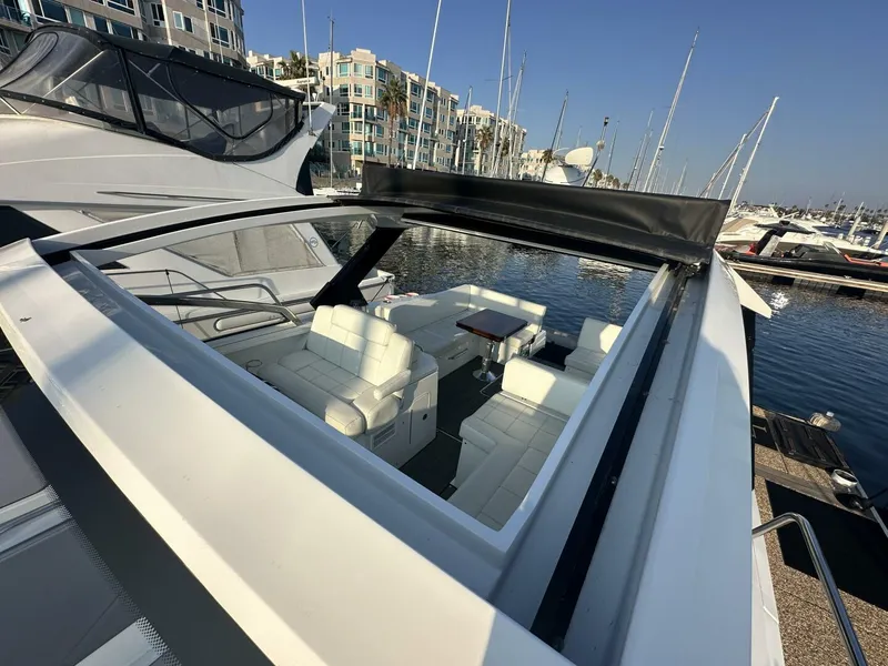 Slide: The Image of Cruisers Yachts 390 Express Coupe 2017 - 5367624