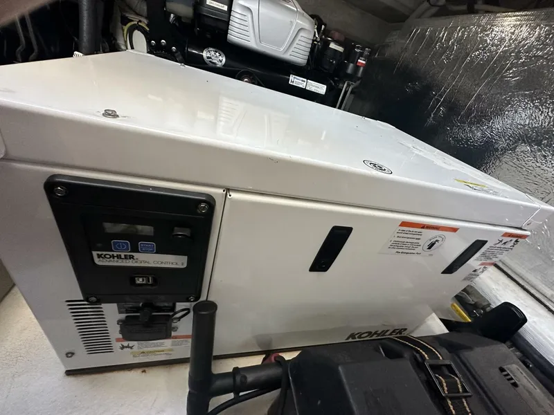 Slide: The Image of Cruisers Yachts 390 Express Coupe 2017 - 5367627