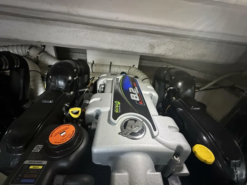 Slide: The Image of Cruisers Yachts 390 Express Coupe 2017 - 5367634