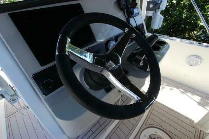 Slide: The Image of Boston Whaler 270 Dauntless 2017 - 5236154